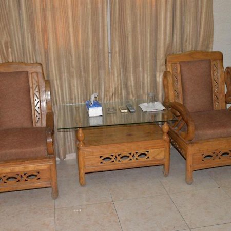 Step inn Guest House Sukkur Eksteriør bilde