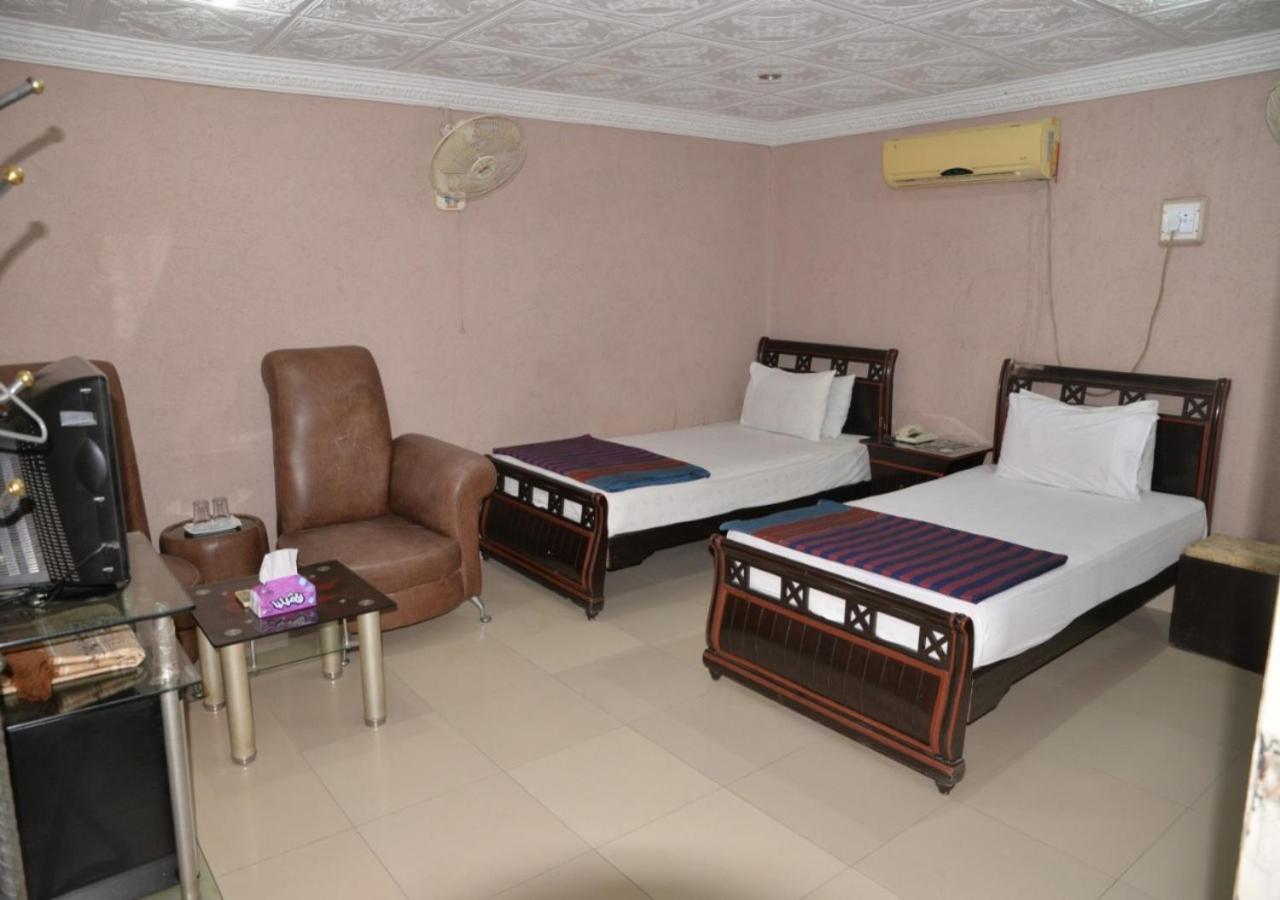 Step inn Guest House Sukkur Eksteriør bilde