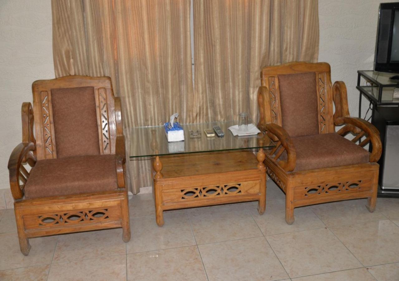 Step inn Guest House Sukkur Eksteriør bilde