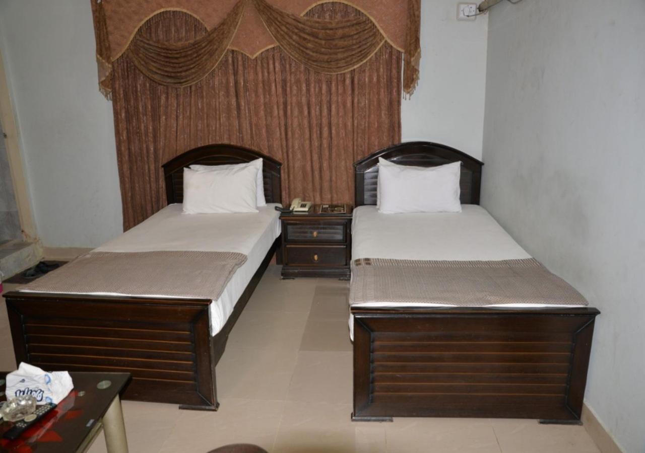Step inn Guest House Sukkur Eksteriør bilde