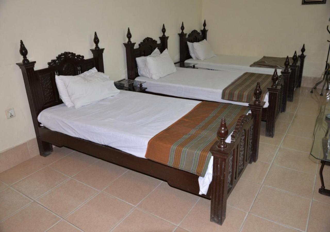 Step inn Guest House Sukkur Eksteriør bilde