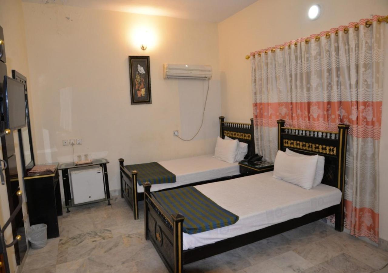 Step inn Guest House Sukkur Eksteriør bilde