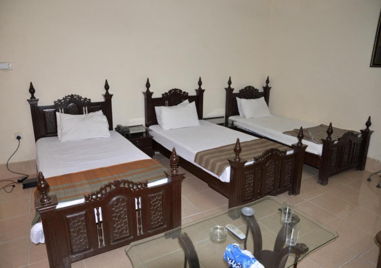Step inn Guest House Sukkur Eksteriør bilde