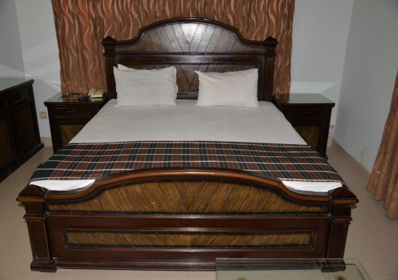 Step inn Guest House Sukkur Eksteriør bilde