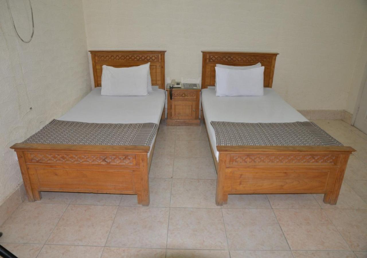Step inn Guest House Sukkur Eksteriør bilde